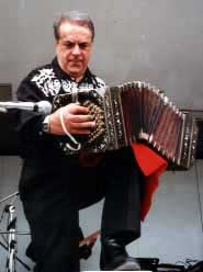 Claude Barbottin et son bandon&eacute;on Alfred Arnold