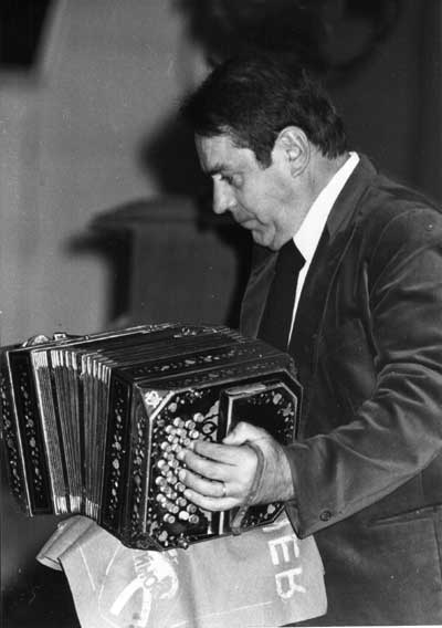 Claude Barbottin et son bandon&eacute;on Alfred Arnold